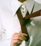 Fotky k článku Jak uvázat kravatu, návod na vázání kravaty