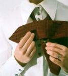 Fotky k článku Jak uvázat kravatu, návod na vázání kravaty