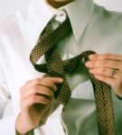 Fotky k článku Jak uvázat kravatu, návod na vázání kravaty