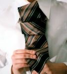 Fotky k článku Jak uvázat kravatu, návod na vázání kravaty