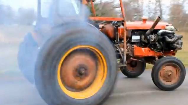 Driftující traktor