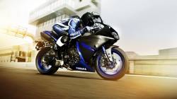 Když tři ladičky s modelem Yamaha R1 vystrčí růžky