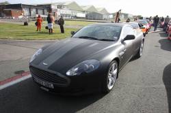 Aston Martin DB9 - pravý elegán mezi luxusními vozy