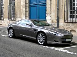 Aston Martin DB9 - pravý elegán mezi luxusními vozy