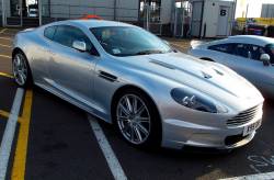 Aston Martin DB9 - pravý elegán mezi luxusními vozy