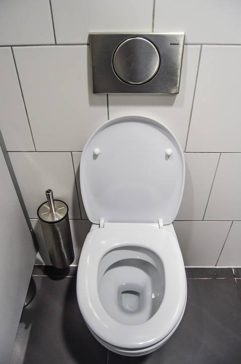 Tušili jste, že spláchnutí otevřeného záchodu může být nebezpečné?