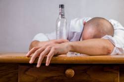 Proč se muži opíjejí do němoty? Lákají tak ženy
