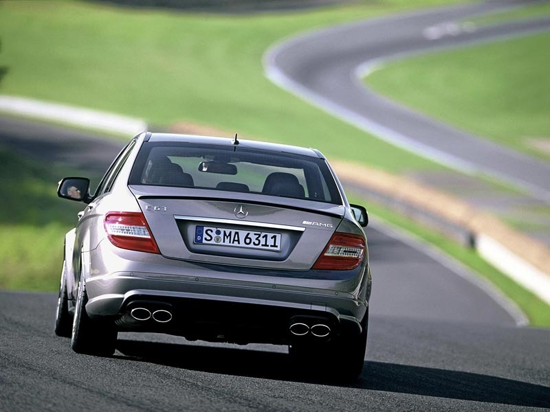 Mercedes-Benz C63 AMG - 450 koní pro SuperCé